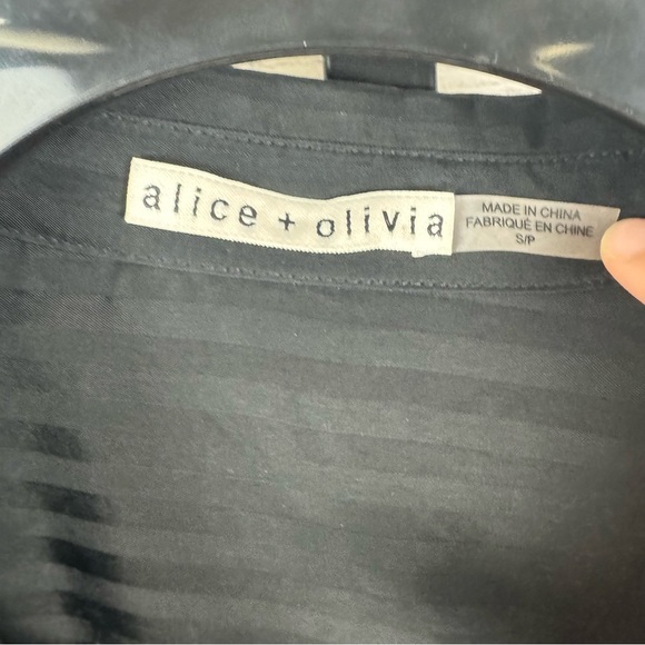 Alice + Olivia Black Striped Cupro Fabric Button Down Shirt Size Small - Picture 3 of 6